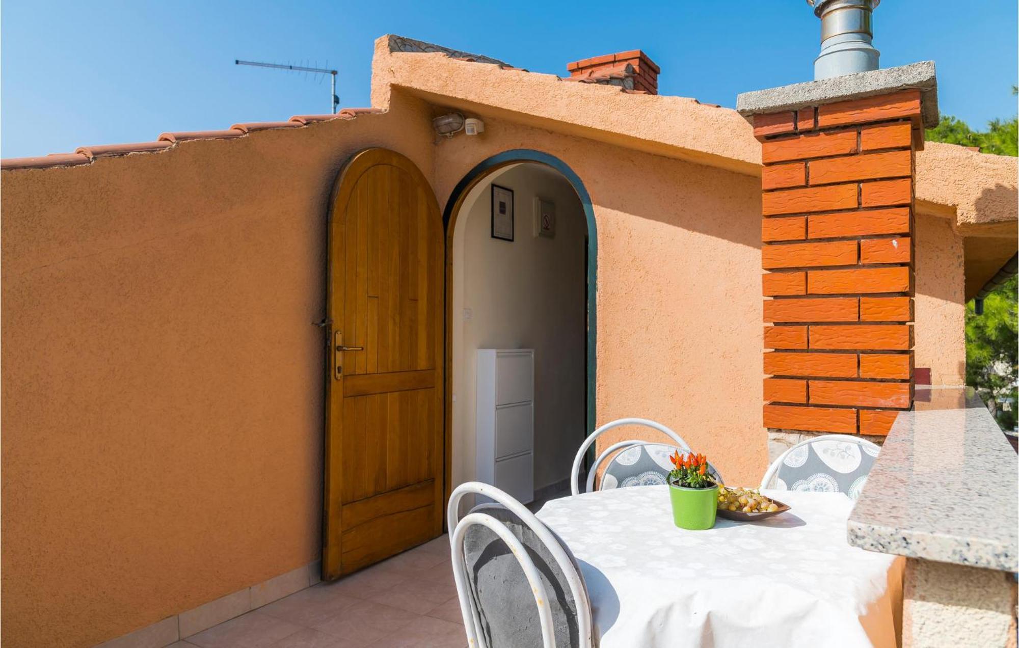 Awesome Apartment In Jadrija With Wifi المظهر الخارجي الصورة